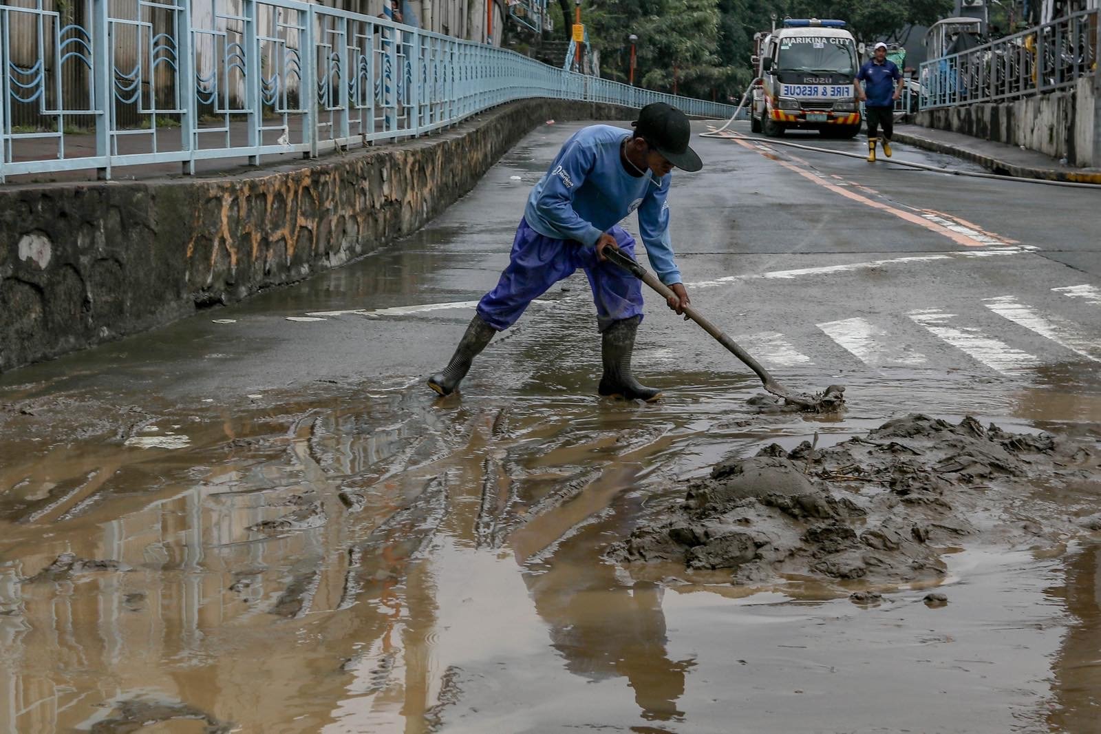 Scenes in Marikina City as Tullahan River overflows, reaching up to 18.5 meters at 1AM on Sunday, 30 August, 2026.| Aram Lascano