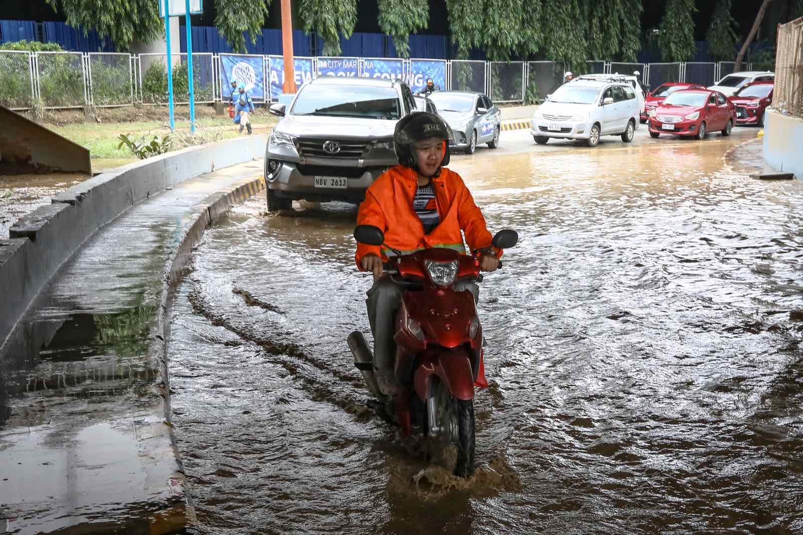 Scenes in Marikina City as Tullahan River overflows, reaching up to 18.5 meters at 1AM on Sunday, 30 August, 2026.| Aram Lascano
