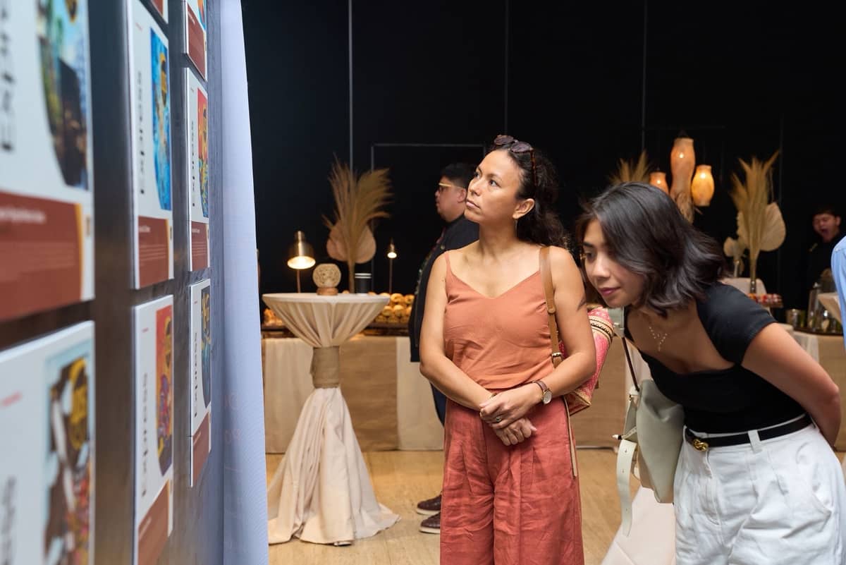 Judges Olivia d’Aboville and Isha Naguiat evaluating the artworks on display.