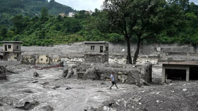 Rescuers drill through debris towards trapped tunnel workers