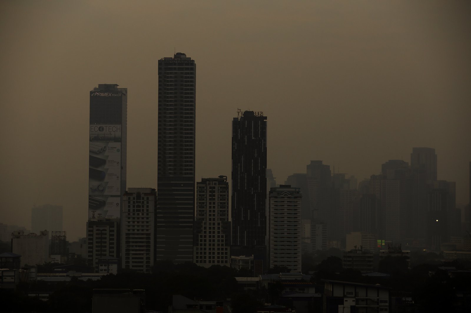A thick haze blankets the Metro Manila skyline at 6:01am on 01 September 2026 as smoke from wildfires in Kalimantan is carried toward the Philippines by cross-equatorial winds. Air quality monitoring sensors across Metro Manila recorded AQI levels ranging from Unhealthy for Sensitive Groups to Very Unhealthy. Local government units, including Quezon City, have suspended face-to-face classes at all levels in public schools amid the poor air quality.