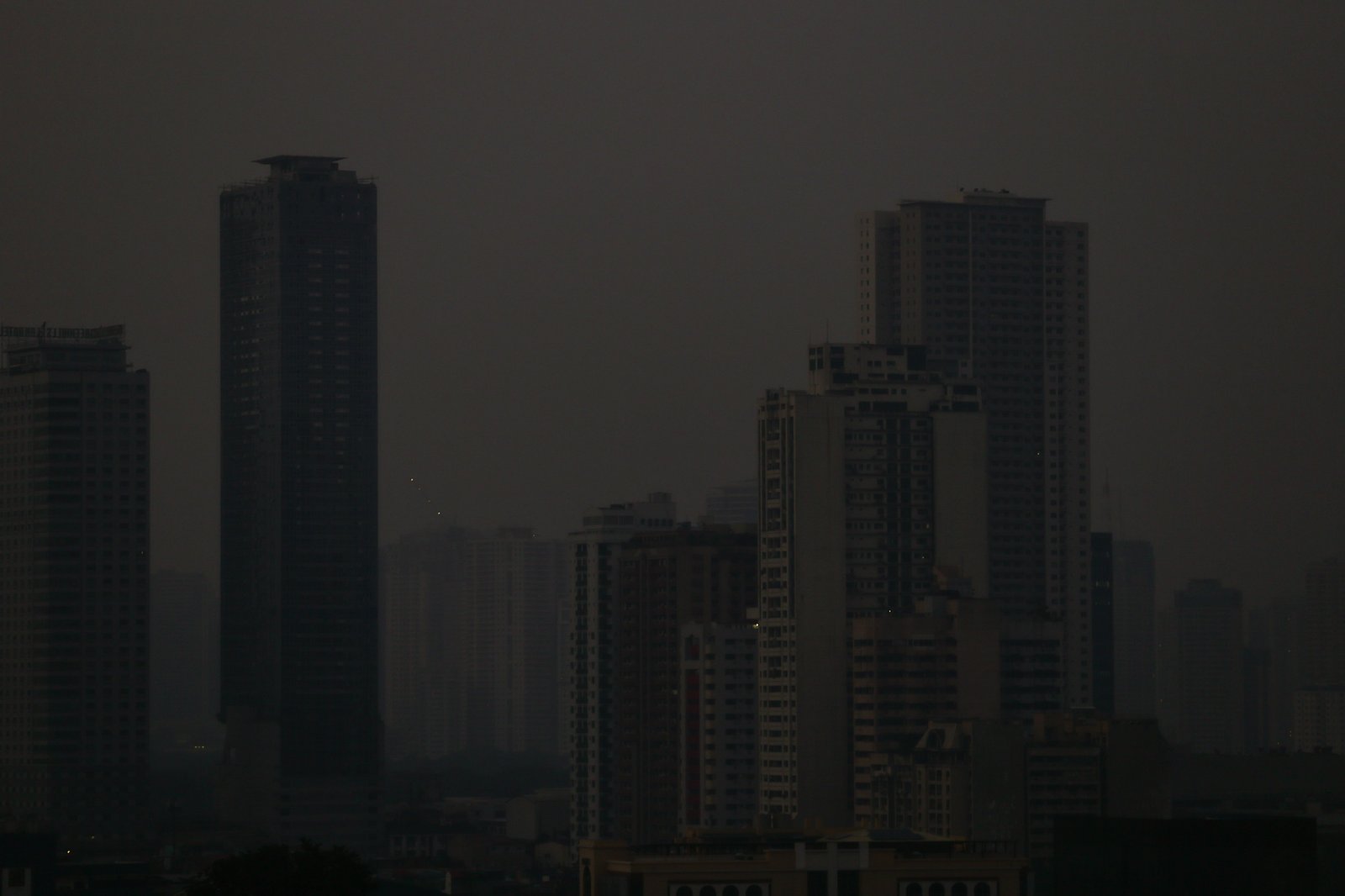 A thick haze blankets the Metro Manila skyline at 6:01am on 01 September 2026 as smoke from wildfires in Kalimantan is carried toward the Philippines by cross-equatorial winds. Air quality monitoring sensors across Metro Manila recorded AQI levels ranging from Unhealthy for Sensitive Groups to Very Unhealthy. Local government units, including Quezon City, have suspended face-to-face classes at all levels in public schools amid the poor air quality.