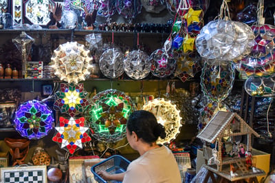 Christmas lanterns in Quiapo before 'Ber months