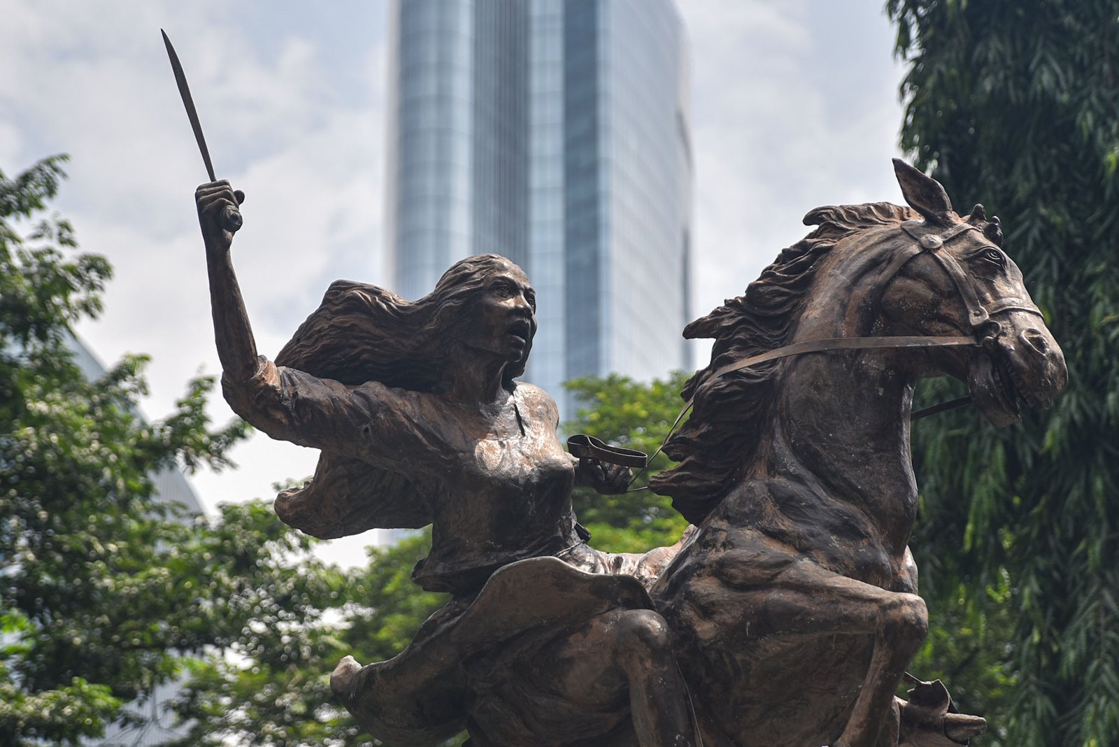 A monument of Gabriela Silang stands along Ayala Avenue in Makati City on August 31.

Installed in 1971 and sculpted by Jose M. Mendoza, the monument honors Silang, the first Filipina to lead an armed revolt against Spanish colonial rule following the execution of her husband, Diego Silang. l Zedrich Xylak Madrid