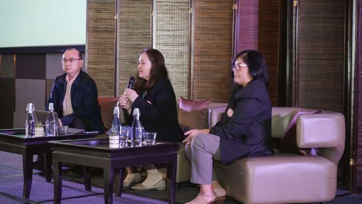 Discussing the latest evidence in lipid management Dr. Federick C. Cheng (left), Dr. Deborah Ignacia D. Ona (center) and Dr. Cecilia A. Jimeno.