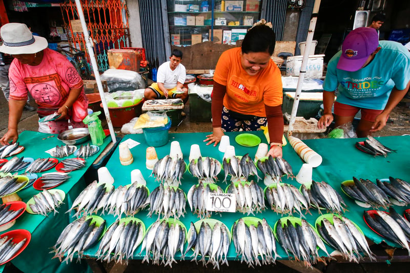 Fish vendors in Malabon