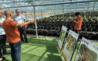 Da studies China’s high-tech farming model