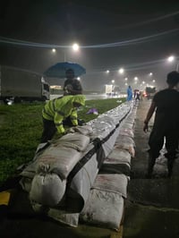 Pampanga gov’t deploys sandbags, pumps to flooded NLEX San Simon Exit