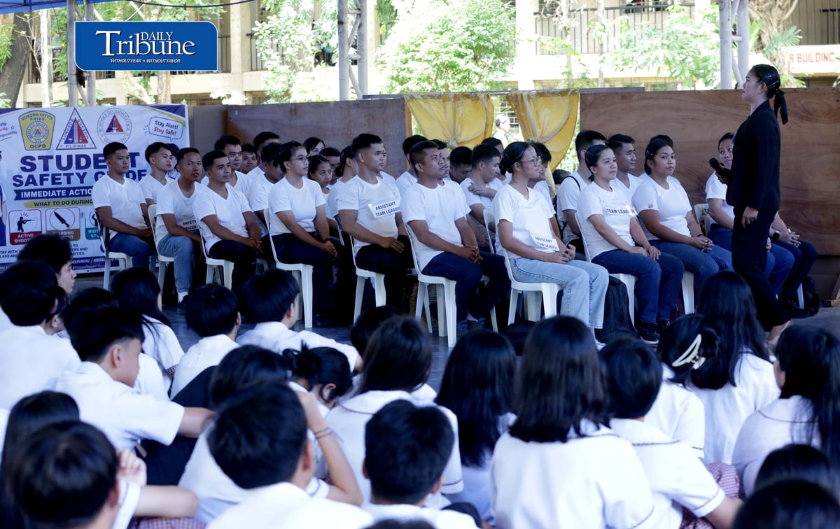 SCHOOL SAFETY DRILL
Members of the Quezon City Police District (QCPD), under the supervision of newly appointed officer-in-charge Brig. Gen. Christopher Olazo, conduct a safety demonstration for students of Quirino High School in Quezon City on Thursday, 3 September 2026, during the National Simultaneous School Safety Drill.
The activity aims to guide students on emergency preparedness and safety procedures.
📷 Analy Labor