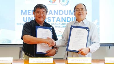 Primelectric Holdings Inc. President and CEO Roel Z. Castro and Philippine Economic Zone Authority Director General Tereso O. Panga sign a memorandum of understanding to explore the development of electricity distribution systems in PEZA economic zones.