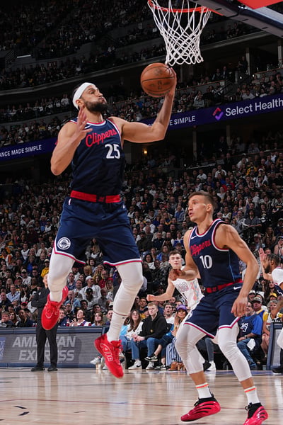 Simmons makes NBA return with Sacramento