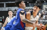 JUSTIN Arana and Gilas Pilipinas fail to stop Yeo Jun-Seok and the Korean national team from scoring a 69-42 victory in their second exhibition match on Sunday in Suwon.