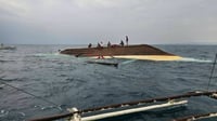 1 dies as boat capsizes off Antique