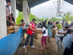 DSWD distributes 3,338 food packs in Pangasinan towns