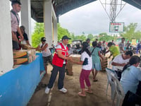 DSWD distributes 3,338 food packs in Pangasinan towns