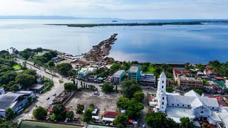 Tacloban fisherfolk resist demolition of shoreline homes
