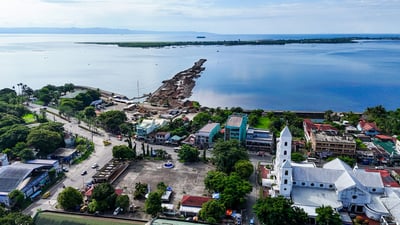 Tacloban fisherfolk resist demolition of shoreline homes