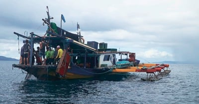 Fishermen resist demolition