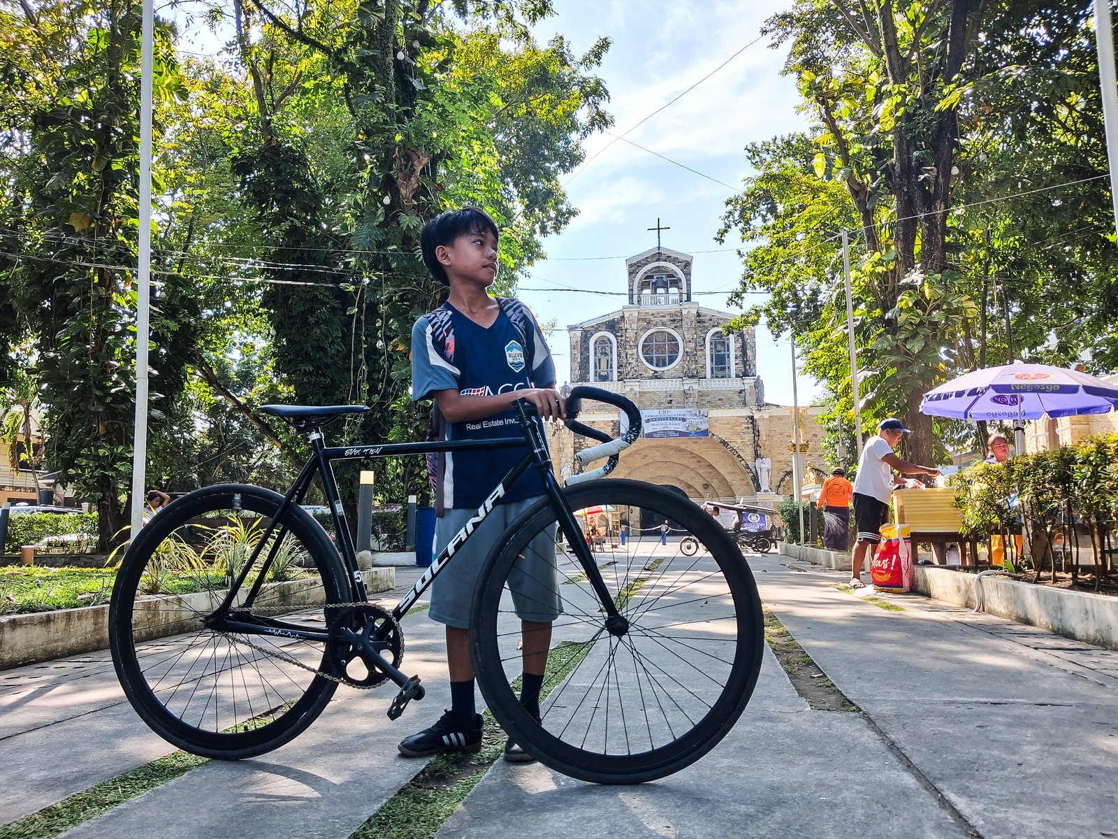 ZAMBOANGUEÑO kid with his bicycle.