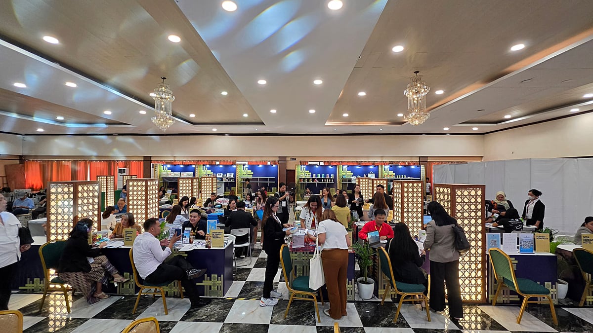 TOURISM buyers and sellers meet during the business-to-business session of the 18th Regional Travel Fair.