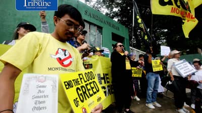 PROTESTERS KEEP WATCH ON ROMUALDEZ CASE
A militant group led by Fr. Reyes stages a protest outside the Sandiganbayan in Quezon City on Monday, 7 September 2026, calling on the public to closely monitor the case filed against former House Speaker Martin Romualdez over alleged anomalies in flood control projects.
Photo by Analy Labor