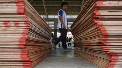 28 families displaced by Maslog fire receive provincial aid