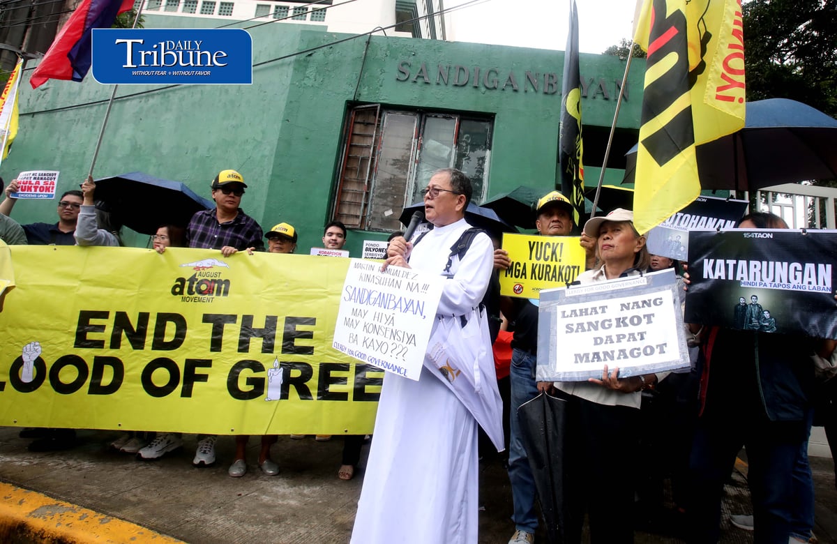 PROTESTERS KEEP WATCH ON ROMUALDEZ CASE

A militant group led by Fr. Reyes stages a protest outside the Sandiganbayan in Quezon City on Monday, 7 September 2026, calling on the public to closely monitor the case filed against former House Speaker Martin Romualdez over alleged anomalies in flood control projects.

Photo by Analy Labor