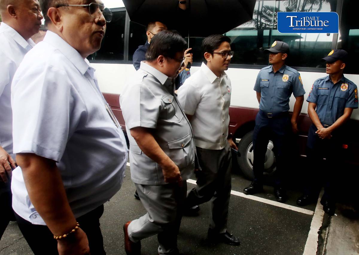 PLUNDER CASE FILED VS ROMUALDEZ
Assistant Ombudsman Mico Clavano arrives at the Sandiganbayan on Monday, 7 September 2026, to file a plunder case against former House Speaker and incumbent Leyte 1st District Rep. Martin Romualdez over his alleged links to anomalous flood control projects.
Photo by Analy Labor