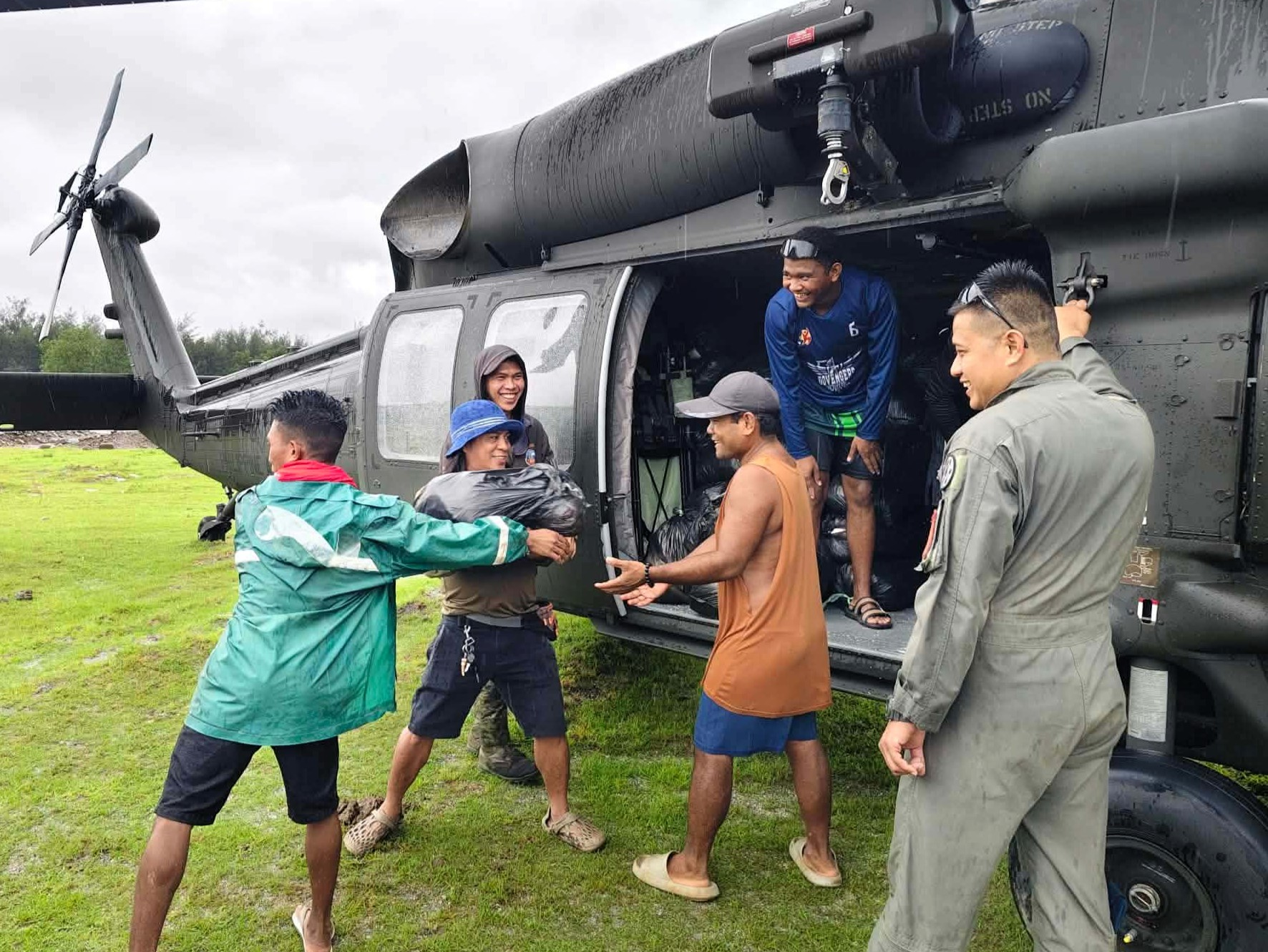 Food packs airlifted to isolated Aeta communities