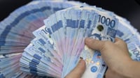 Peso hits record low