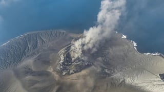 Indonesia flights resume after volcanic eruption