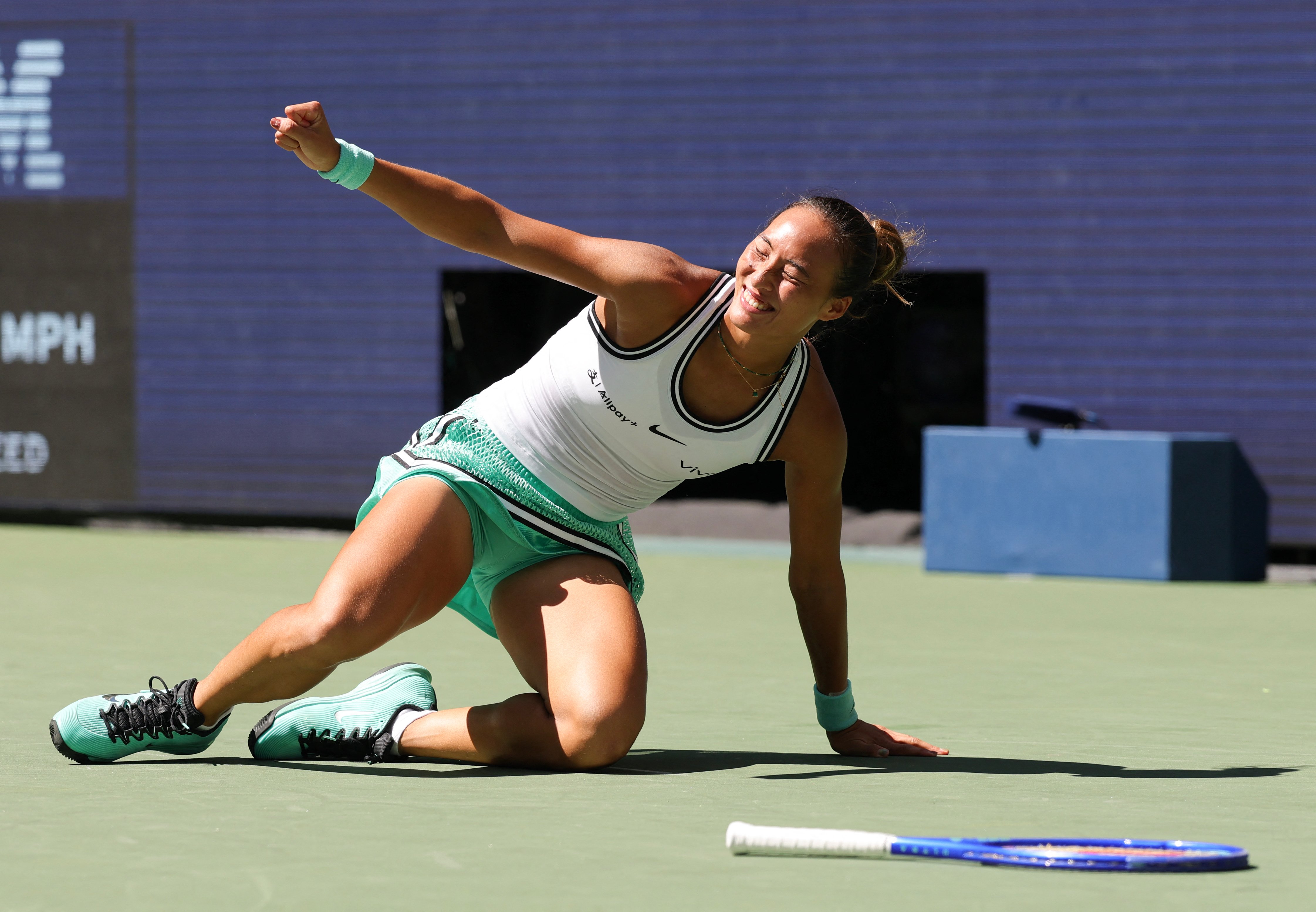 COMEBACK QUEEN: Zheng takes down Swiatek; Rybakina, Gauff advance
