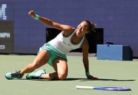 COMEBACK QUEEN: Zheng takes down Swiatek; Rybakina, Gauff advance