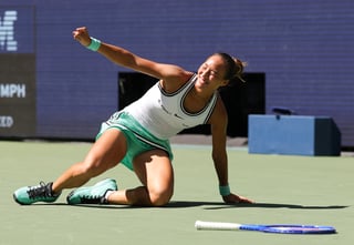 COMEBACK QUEEN: Zheng takes down Swiatek; Rybakina, Gauff advance