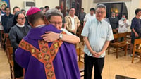 Pope conveys condolences to Tagle over father’s death