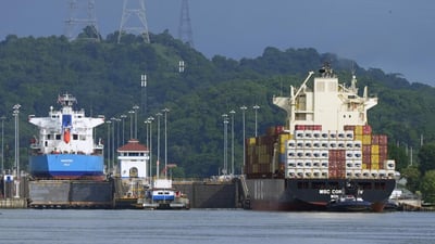 Panama Canal weighs further transit 
cuts amid El Niño
