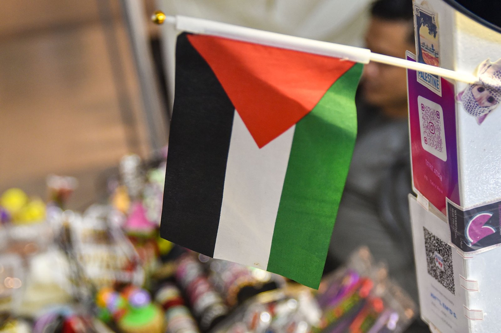 Handcraft bookmarks, accessories and Tatriz items along with homemade sweets are on display at the Gaza Candle and Tatriz Asia booths at Greenhills Shopping Centre in San Juan City, on September 8. l Zedrich Xylak Madrid
