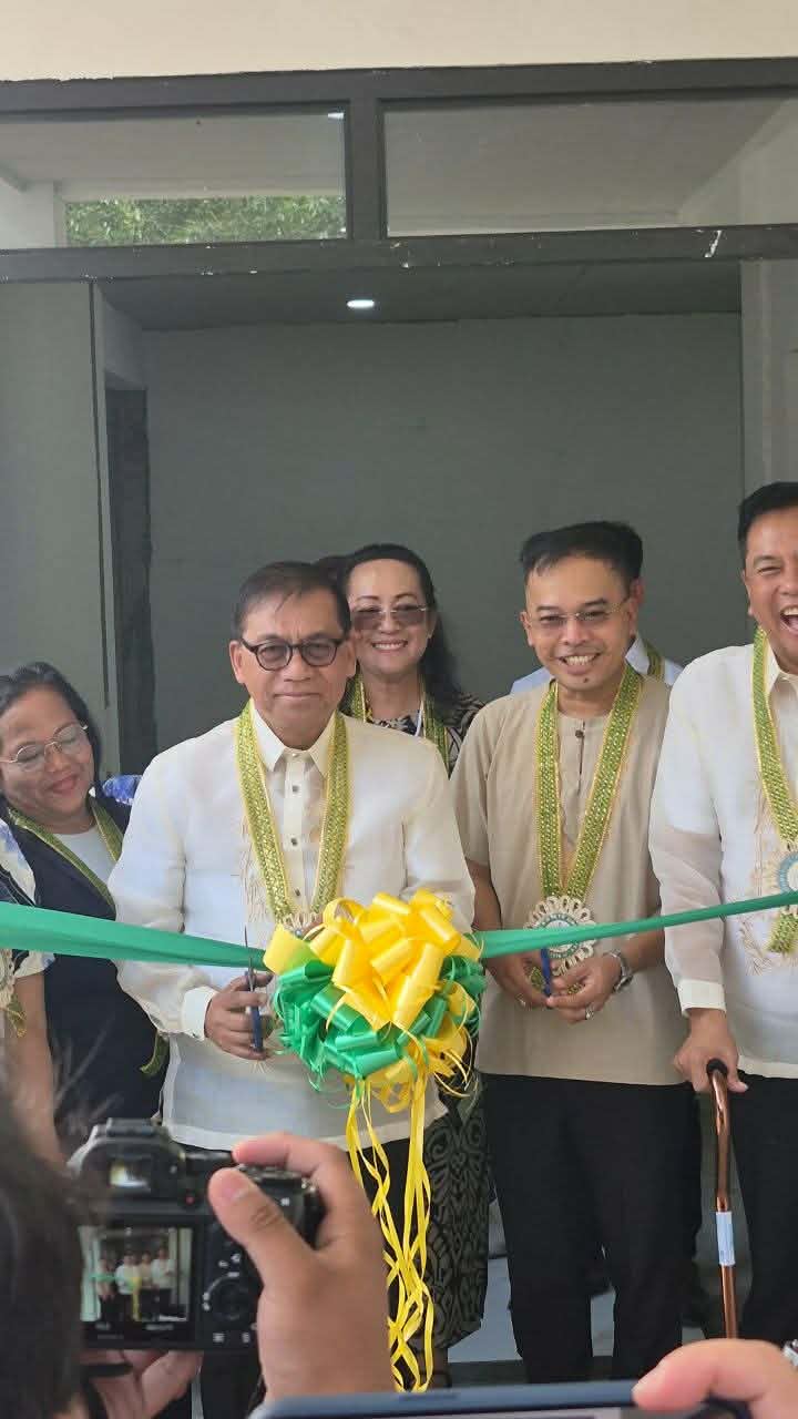 Department of Science and Technology (DOST) Secretary Renato Solidum Jr. leads the ribbon-cutting ceremony for the official launch of Isabela State University’s (ISU) Forest Products Innovation and Training Center (FPITC) in Cabagan, Isabela, on 9 September. | Photo by Marie Cris Estrada for DAILY TRIBUNE