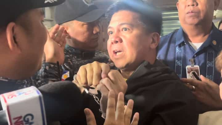 Tensios flared between former congressman Mike Defensor and officials from the BJMP as reporters attempted to conduct an interview on the latter after his pre-trial hearing last 14 August.