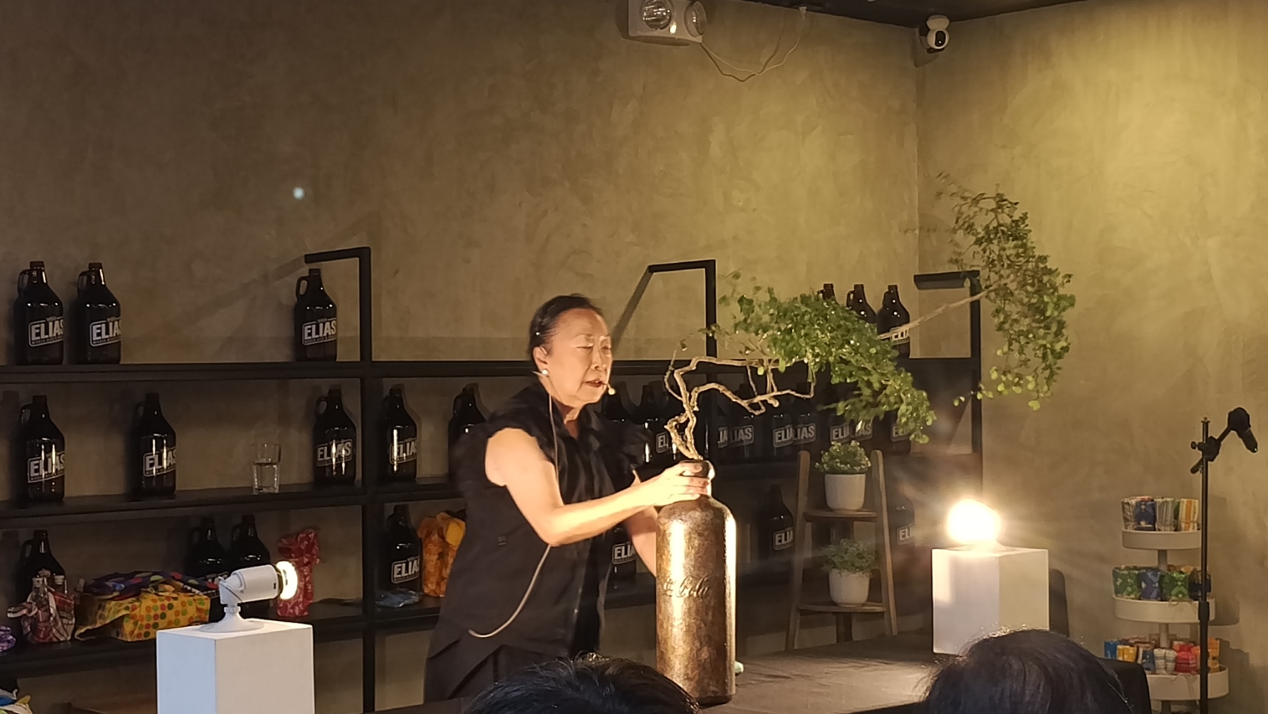 Furoshiki and Ikebana: traditions that keep unfolding