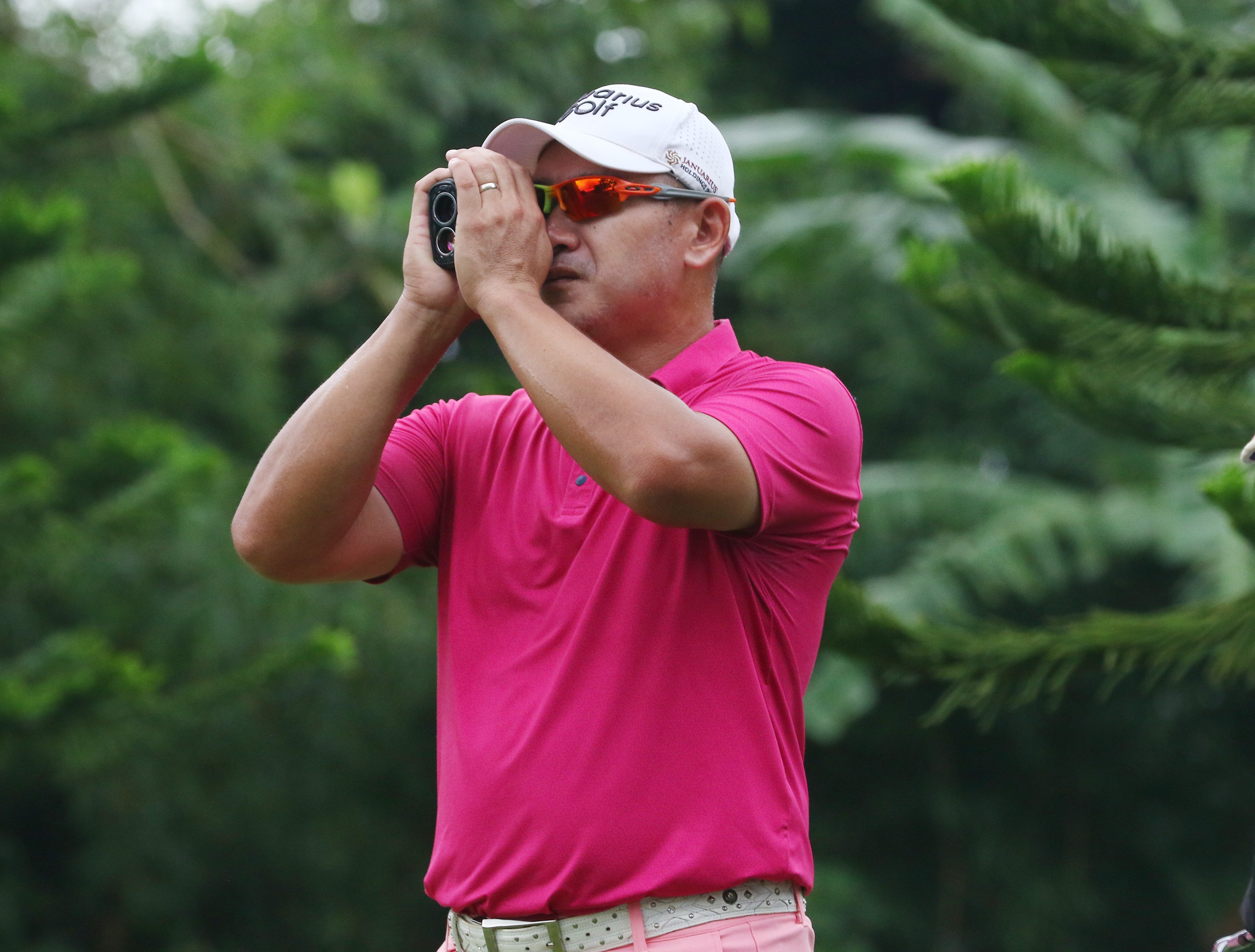 Que stretches lead with 66, nears crown