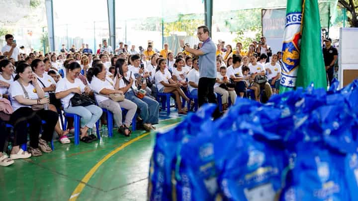 THE local government of Manila has extended its ‘Rice for Work’ Project to Districts 5 and 6, mobilizing 250 qualified beneficiaries for community cleanup operations. The initiative encourages residents to maintain environmental cleanliness while providing essential support to families in need.