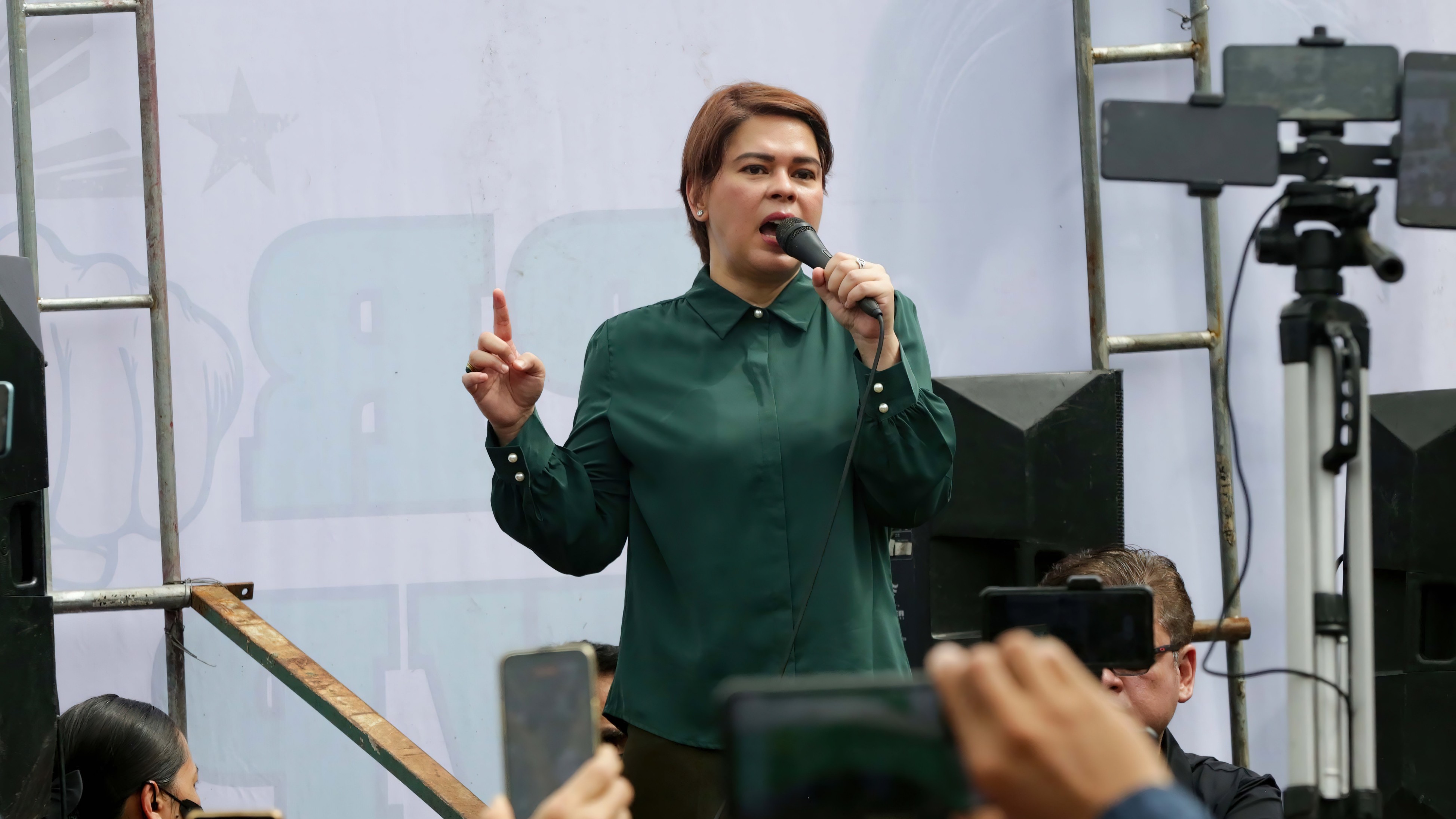 Duterte demands marcos resign
