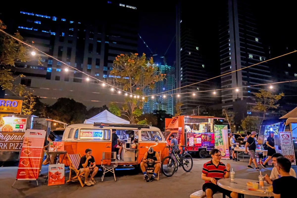 A nighttime food market gives people more access to dining options.