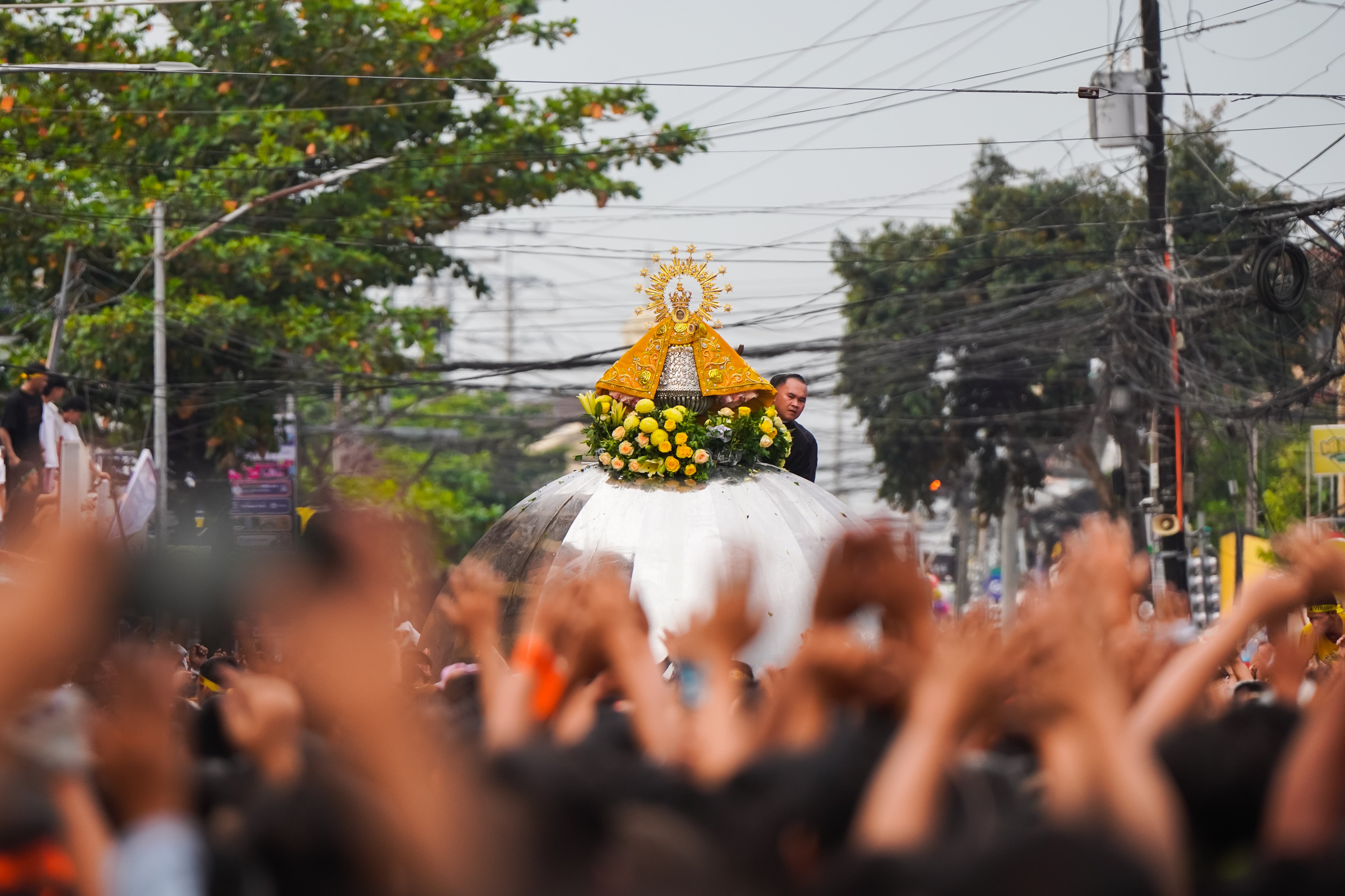 Traslacion procession draws over 800,000 devotees to Naga City as opinions clash over ‘no liquor ban’ decision