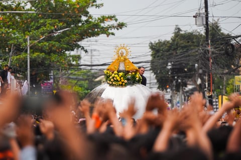 Voyadores applaud at the sight of Ina in Naga City