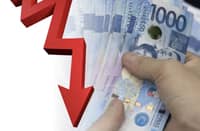 PSEI slips, local currency falls to new record low