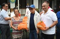 ONE Meralco Foundation and Meralco chairman Manuel V. Pangilinan (second from right) returned to his hometown of Apalit, Pampanga, to distribute relief packs to fellow Kapampangans affected by heavy rains and flooding brought by the southwest monsoon, or habagat.