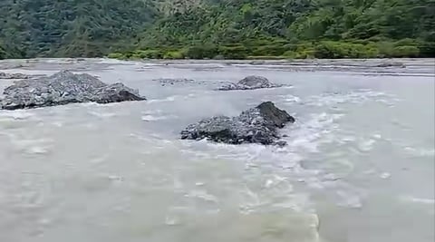 Aging flood barrier fails to contain Agno River overflow