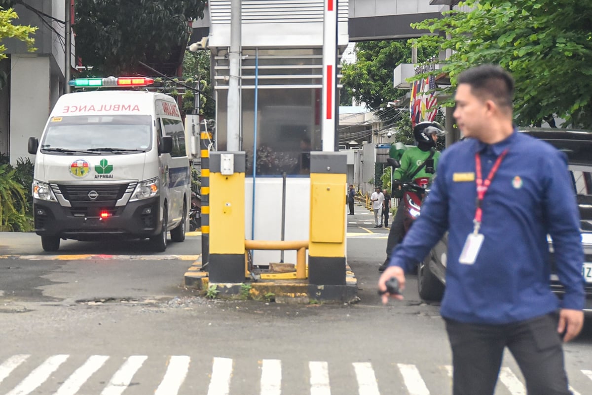 An ambulance carrying former House speaker Martin Romualdez leaving Cardinal Santos Medical Center in San Juan City, on September 12.

Sandiganbayan Third Division has ordered the transfer of Romualdez to the Philippine General Hospital for an independent medical examination. l Zedrich Xylak Madrid